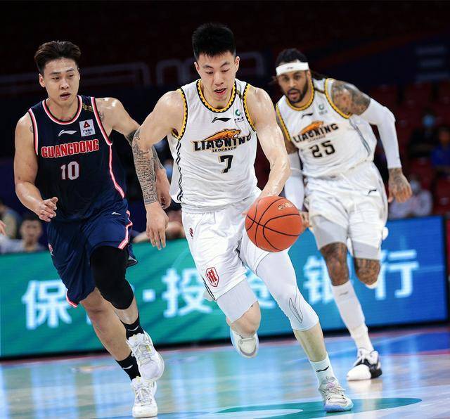 包含利物浦训练开放日，窗口期篮板制胜引欢呼，CBA季后赛在即，资深球员宣示担当的词条-棋牌